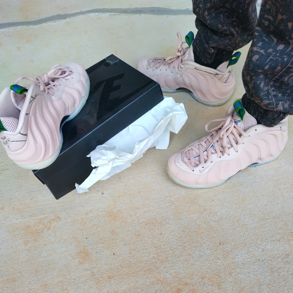 NIKE Women's Air Foamposites (9.5 M US, Particle Beige) Condition 🆕 NEW